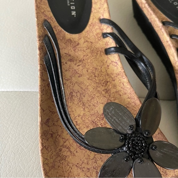 Kenneth Cole Reaction Black Wedge Embellished floral size 10 - Picture 4 of 13